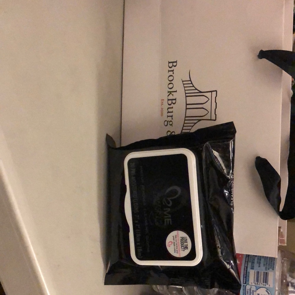Makeup remover wipes